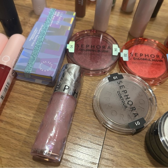 Sephora resellers box of 40 makeup+ 10 FREE lipstick palettes,blush,lip gloss - Picture 8 of 12